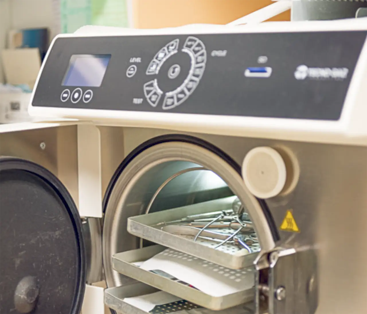Autoclave per la sterilizzazione degli strumenti nello Studio Dentistico GTF a Parma
