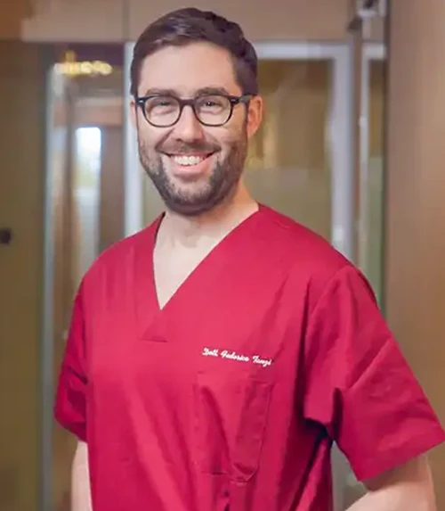 Ritratto del Dott. Federico Tanzi, odontoiatra presso Studio Dentistico GTF Parma