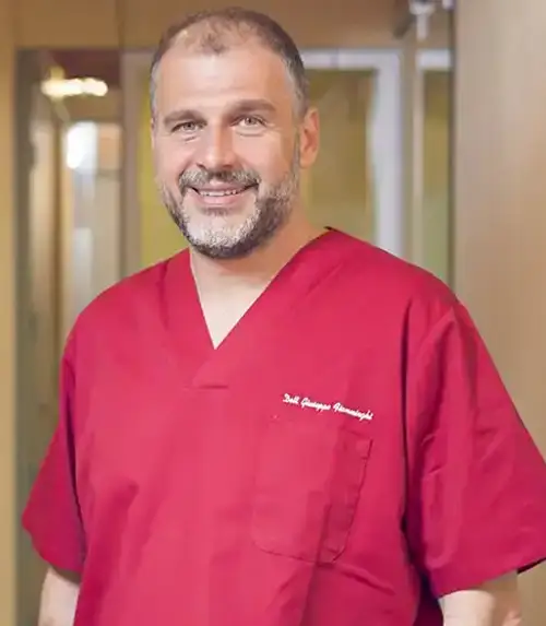 Ritratto del Dott. Giuseppe Fiamminghi, chirurgo orale presso Studio Dentistico GTF Parma
